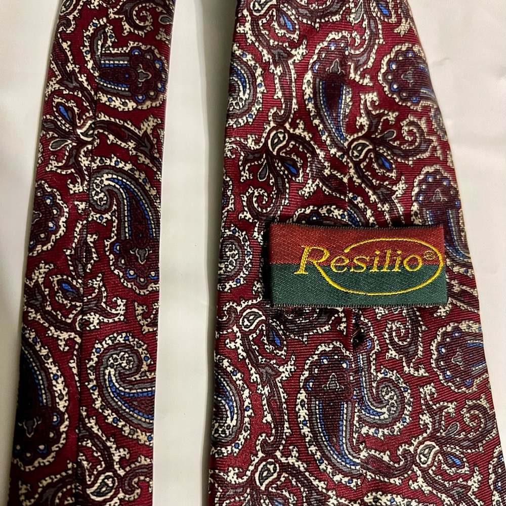 Vintage Resilio Maroon/Navy Tie 100% Silk